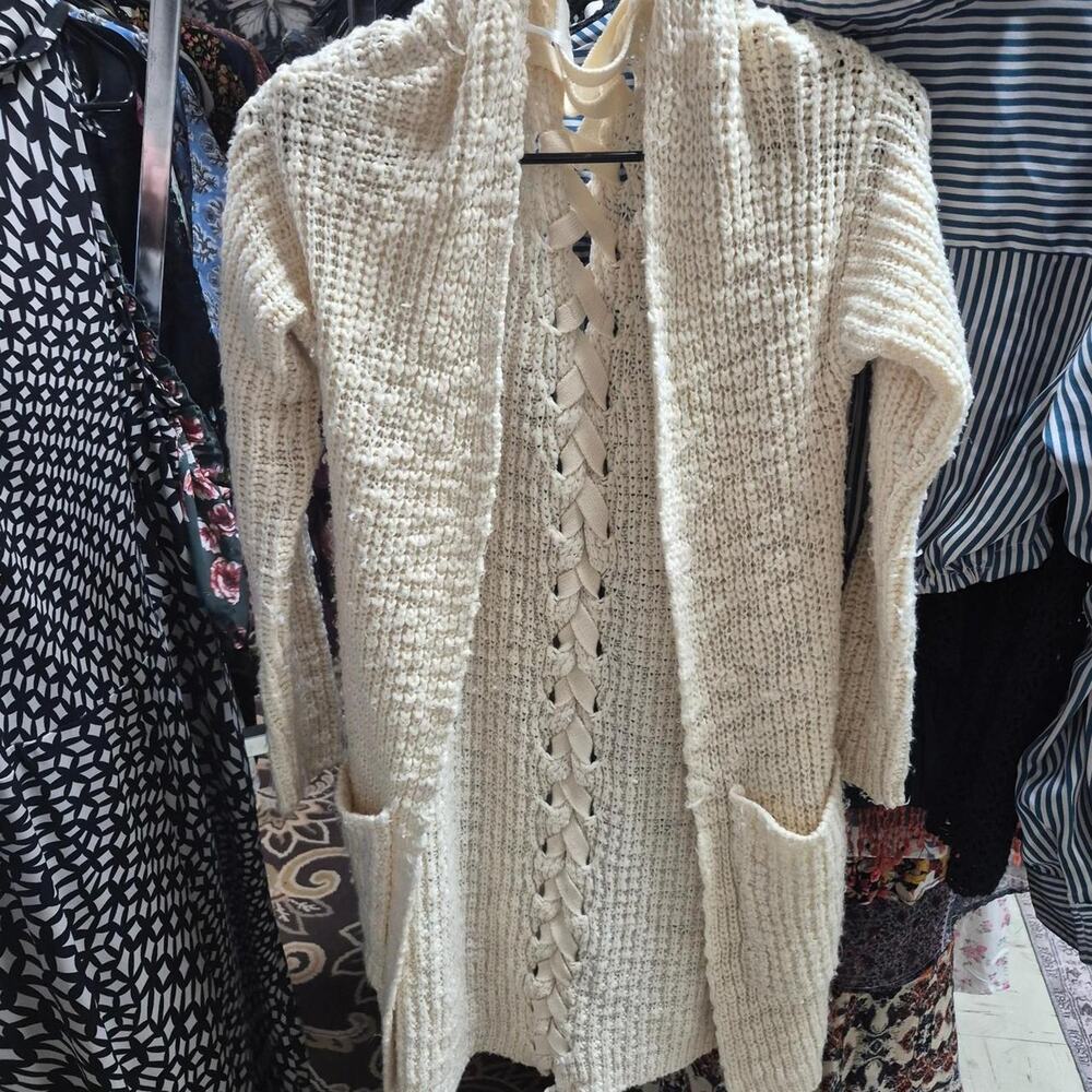Cream knitted cardigan with braided